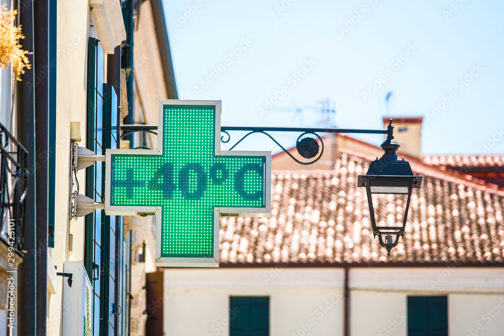 Pharmacy sign showing 40 degrees Celsius temperature
