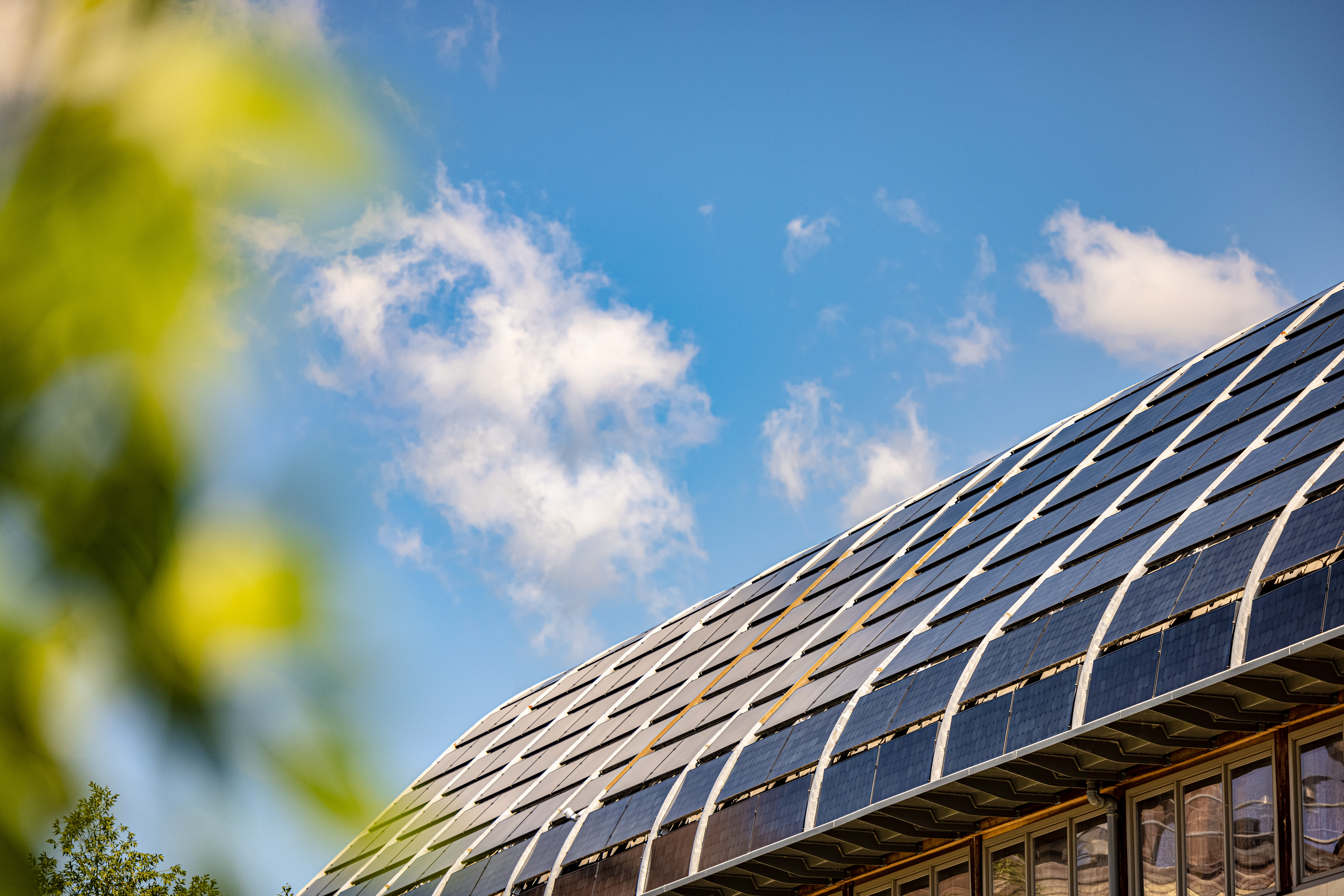 solar panels on top of Kroon Hall, located at the Yale School of the Environment
