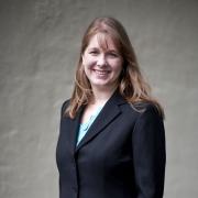 Headshot of Jennifer Molnar against gray background